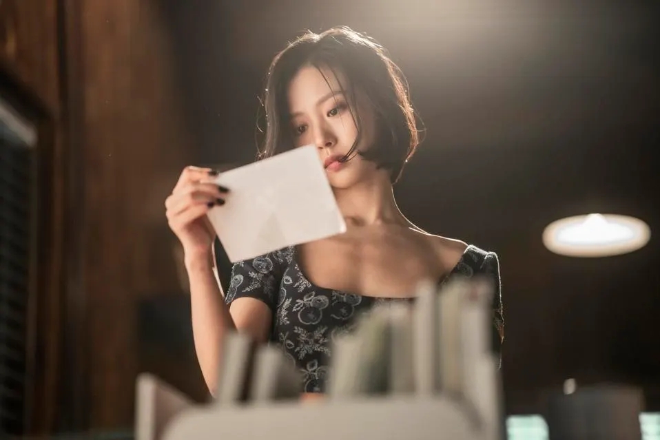 숲속에서 이미지