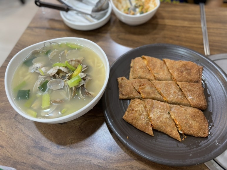 세미바지락칼국수 이미지
