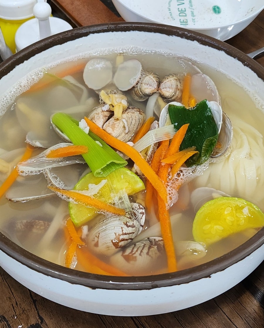 바지락칼국수 이미지