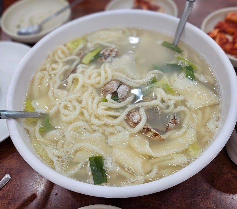 우리집왕만두바지락칼국수 이미지