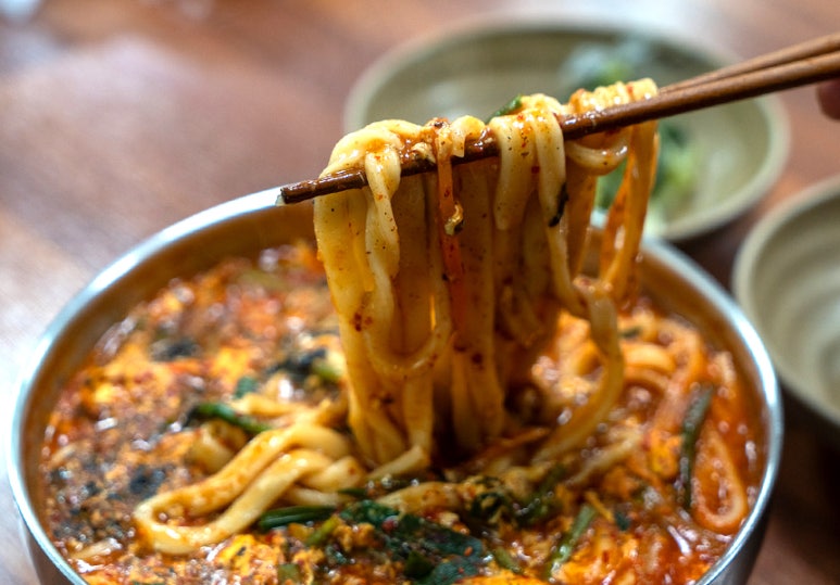 얼큰이 칼국수 이미지