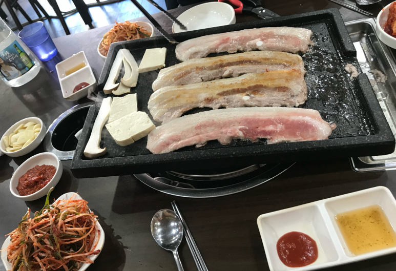 돼지랑이삼겹살 이미지