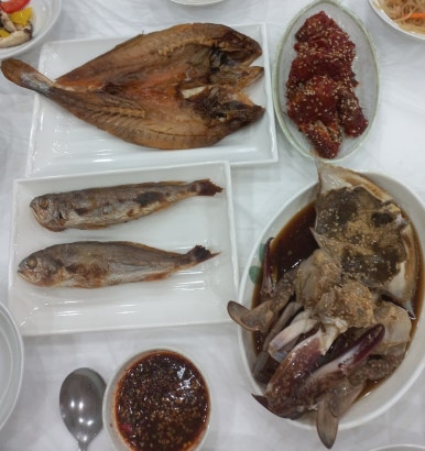 토우영양돌솥밥 이미지
