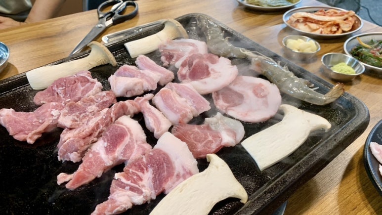 돼지네고기집 이미지