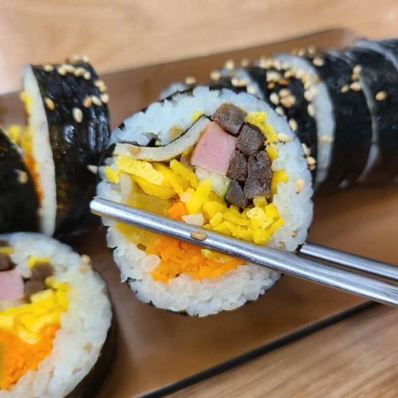 윤김밥 이미지