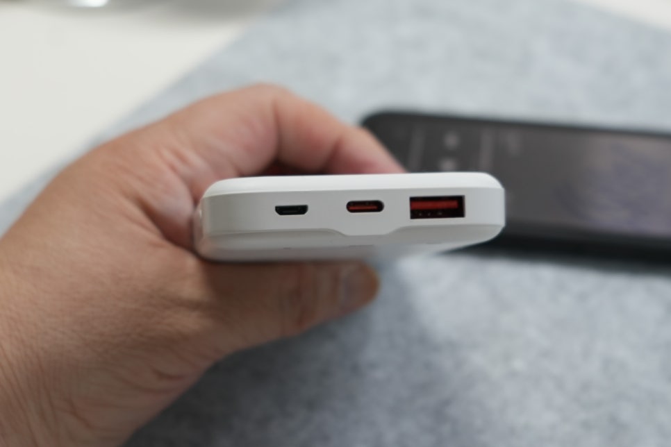 알로코리아 무선 고속충전 보조배터리 10000mAh 1005WPD 리뷰 "애플 악세서리 전용 충전기로 사용하다" 이미지 9