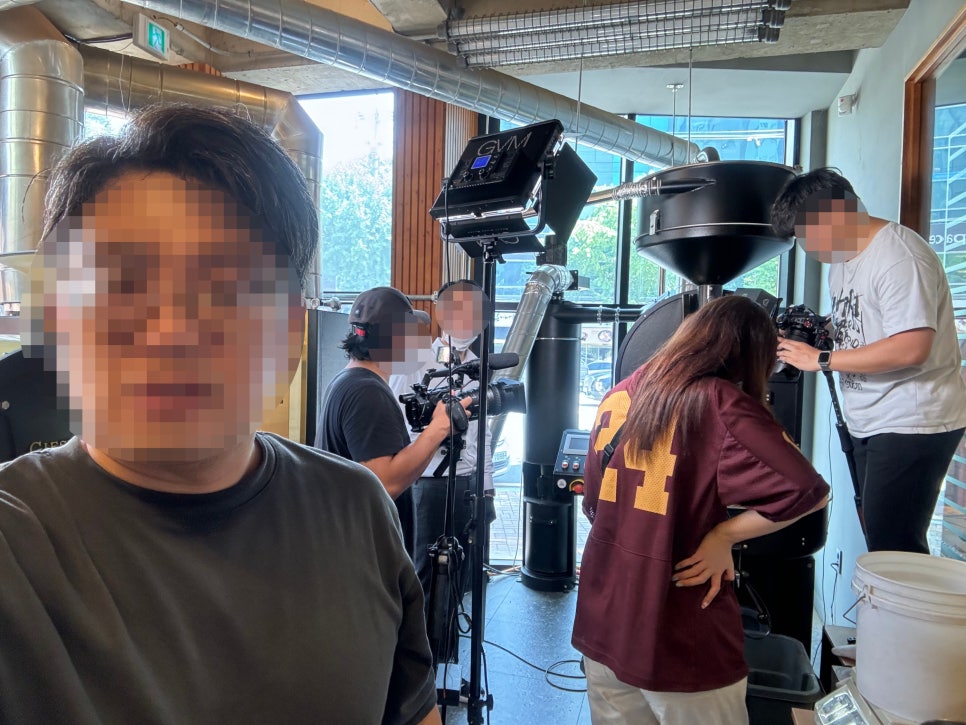 커피맛을조금아는남자더피크 이미지