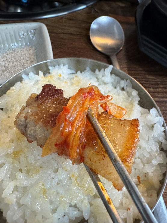 솥뚜껑삼겹살집 이미지