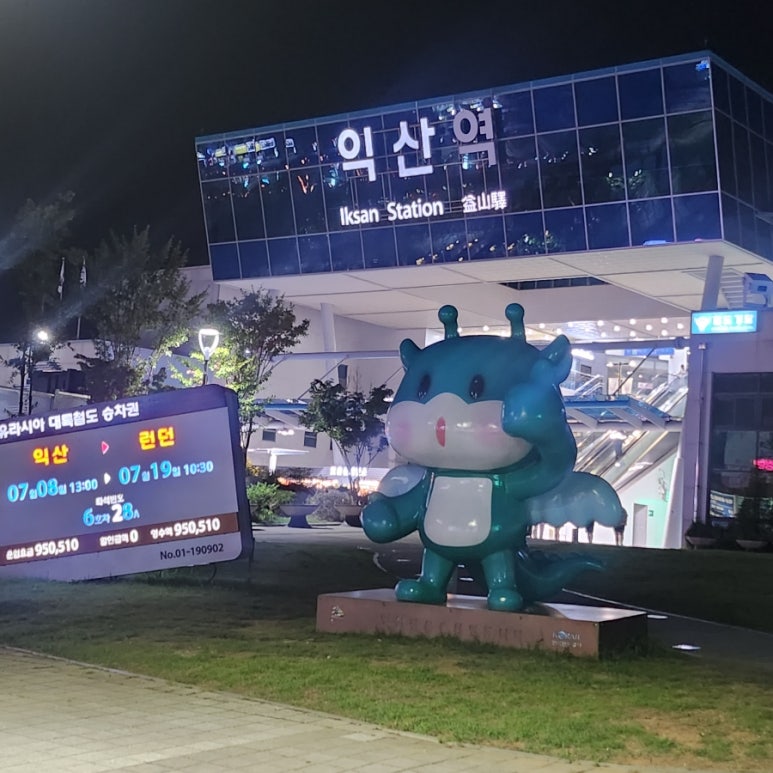 아카이브 카페 틈 이미지