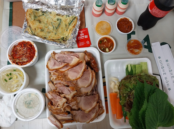 뚱뚱이할머니족발보쌈 이미지