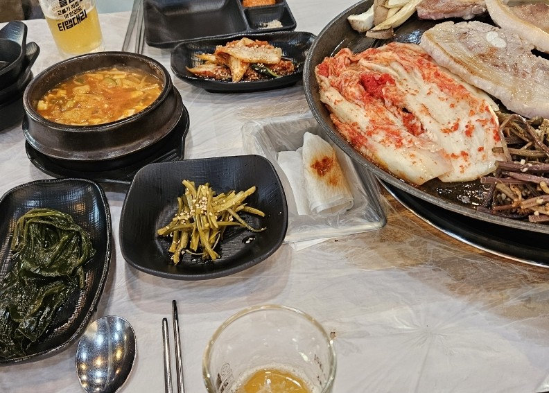 정돈솥뚜껑삼겹살 이미지