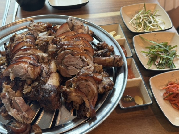 황토숯가마로구운족발 이미지