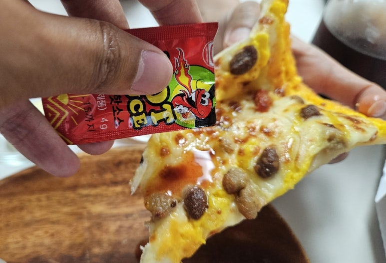빵위에치즈 이미지