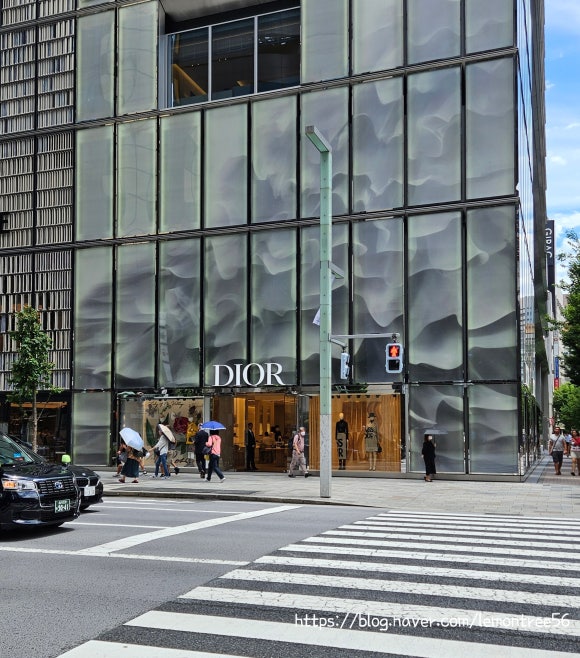 카페 디올(Cafe Dior) 이미지