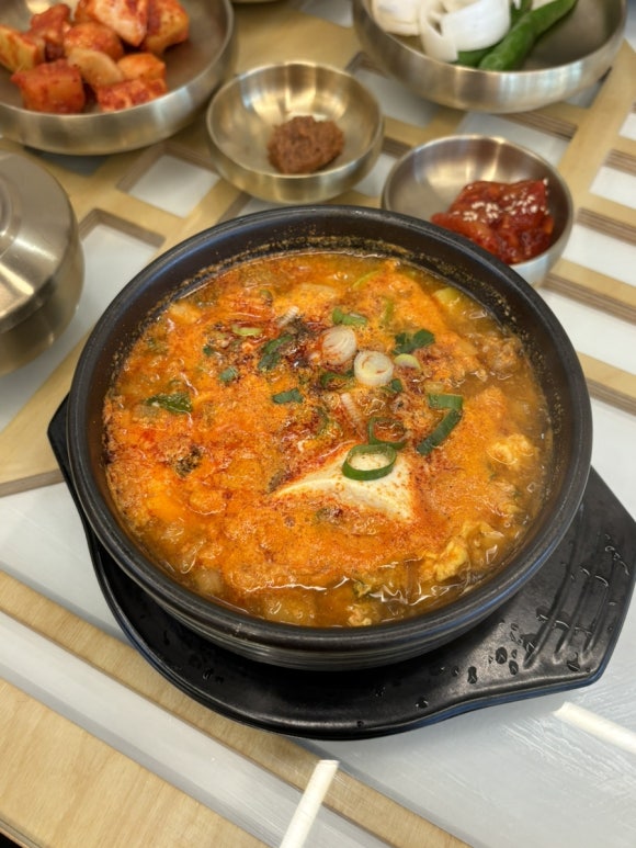 차돌이해장국 이미지