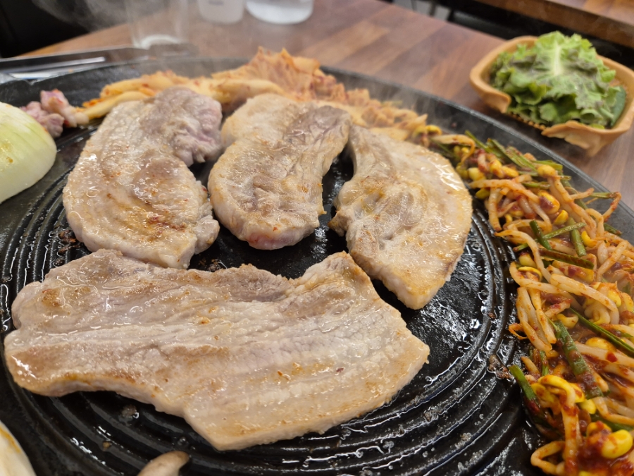 초롱꽃솥뚜껑삼겹살 이미지