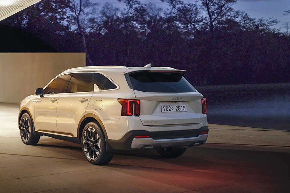 2025년형 기아 자동차  쏘렌토 하이브리드 – "최고의 가족용 중형 SUV 선택" 이미지 2