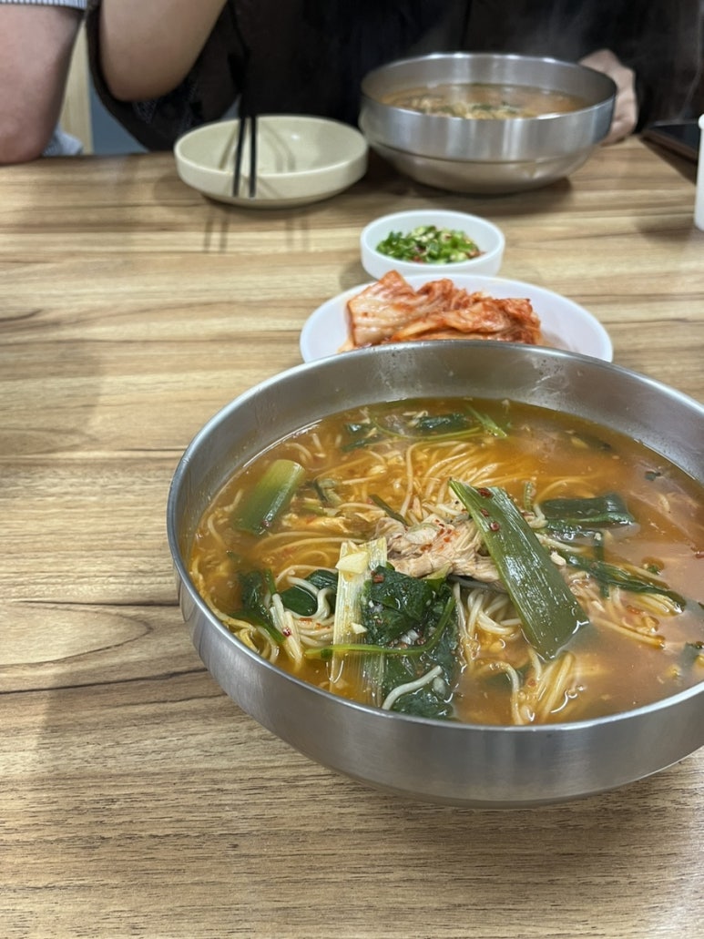 뿌리생선국수 이미지