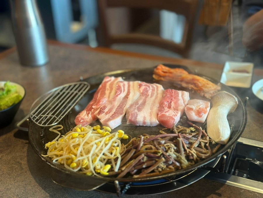 솥뚜껑미나리삼겹살 이미지