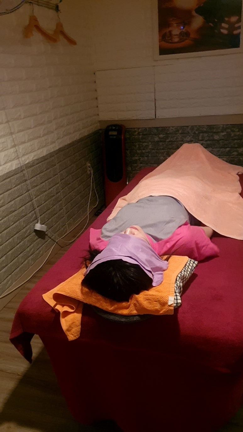엄지손체형관리 이미지