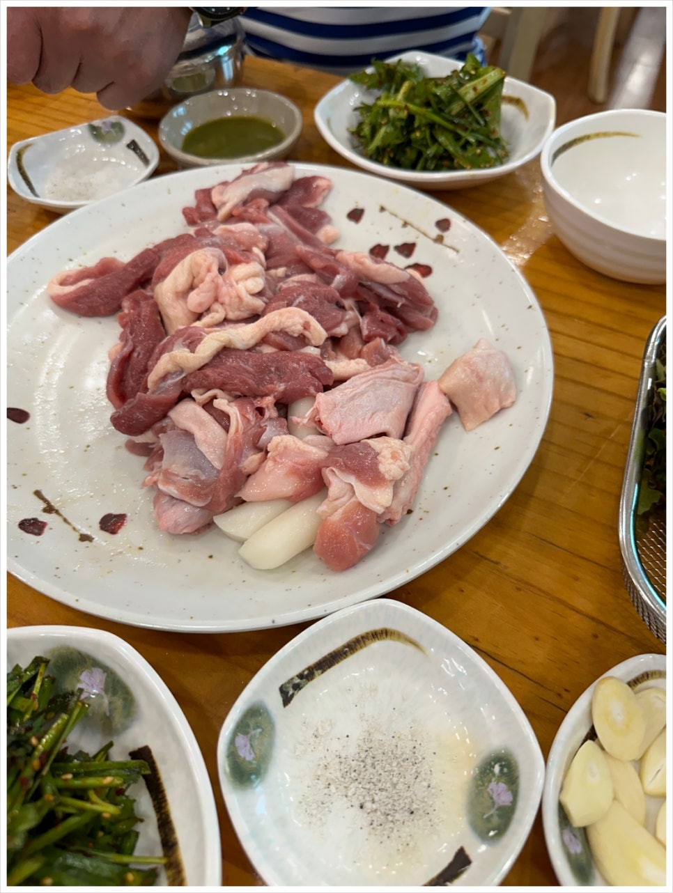 퇴골오리숯불구이 이미지
