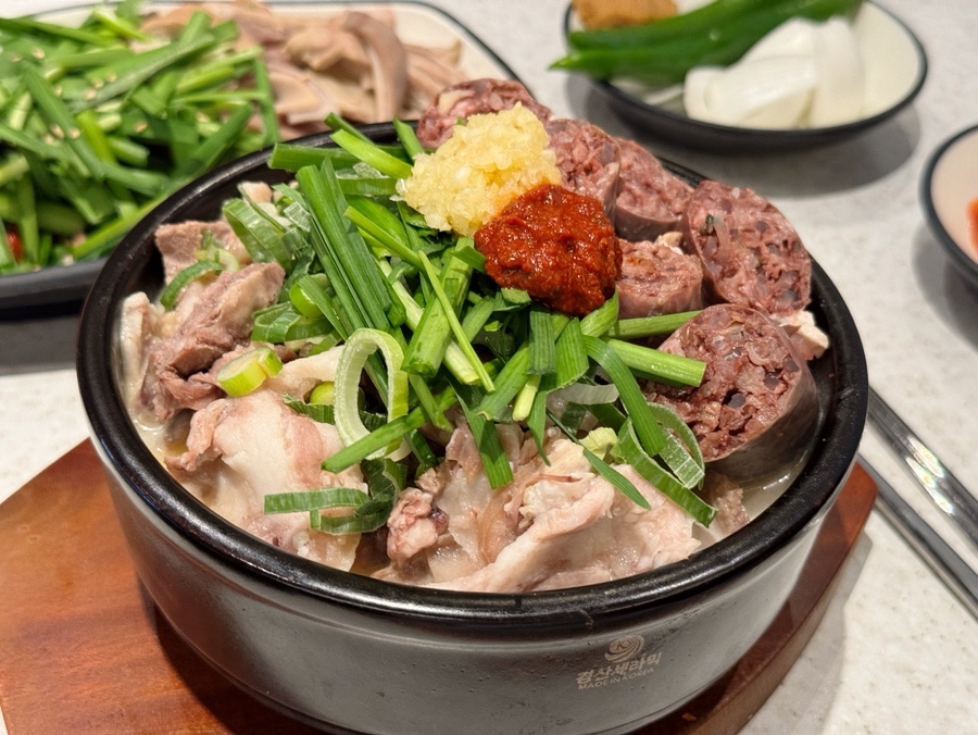 푸짐한순대국 이미지