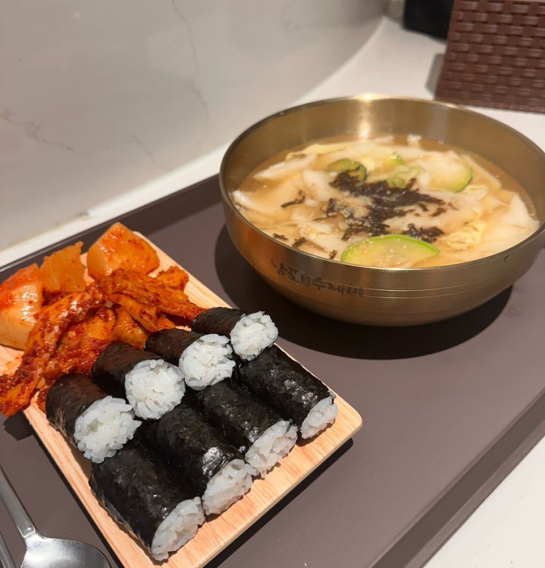 신촌충무김밥 이미지