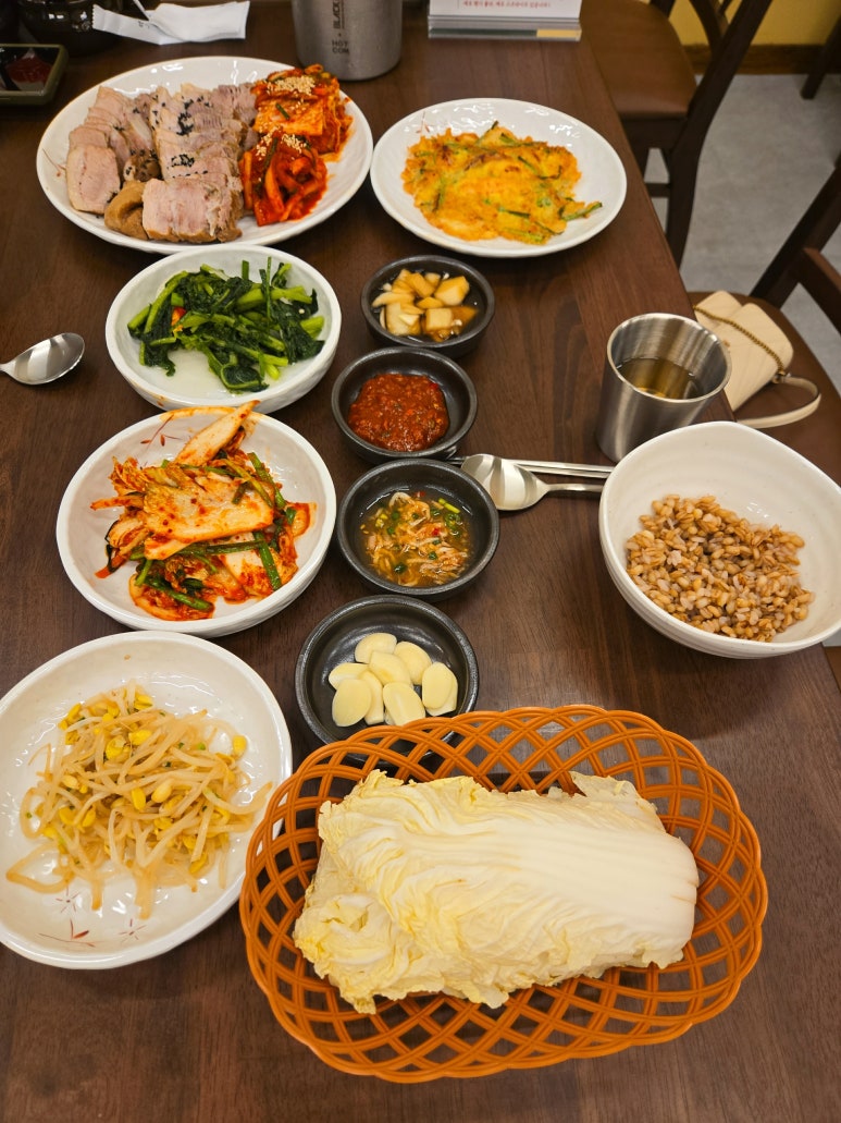 보쌈정식과칼국수 이미지