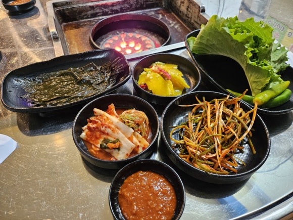 돈돼지연탄구이 이미지