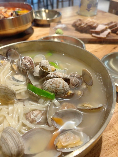 얼큰칼국수 이미지