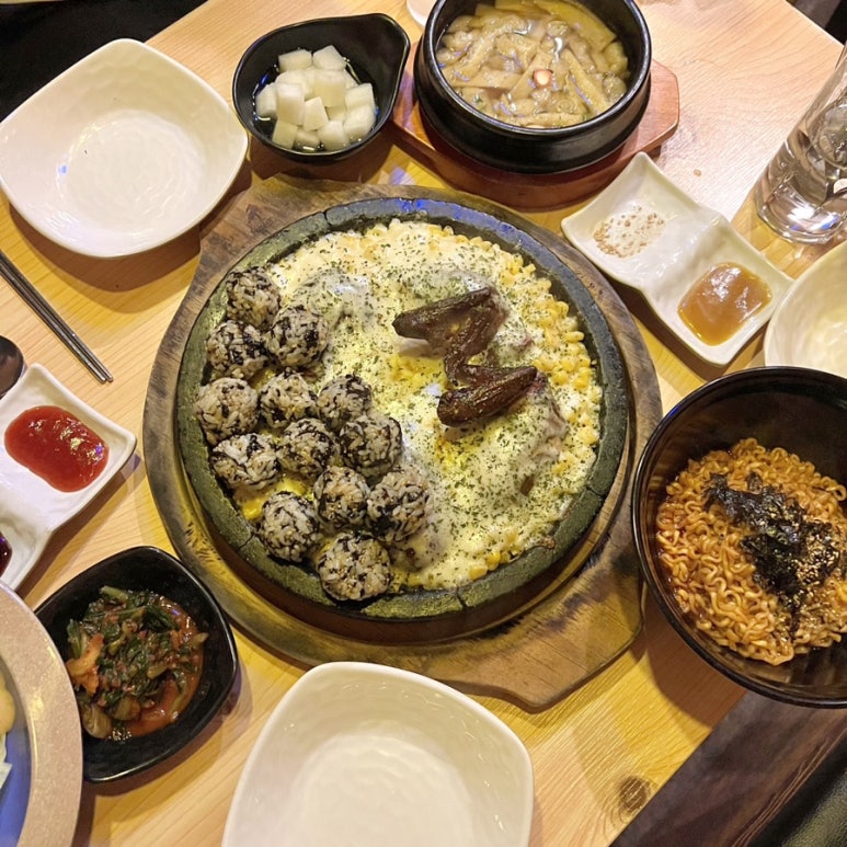 참나무누룽지통닭 이미지