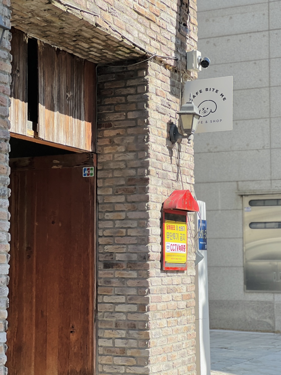 강남 애견동반 카페 바잇미 신사점 쇼핑 & 티타임 — 사진 3