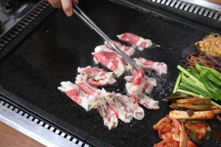 돌판생삼겹 이미지