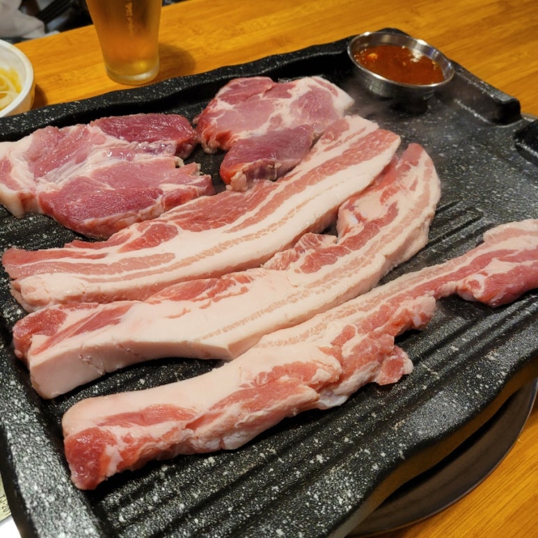 설가네촌돼지 이미지