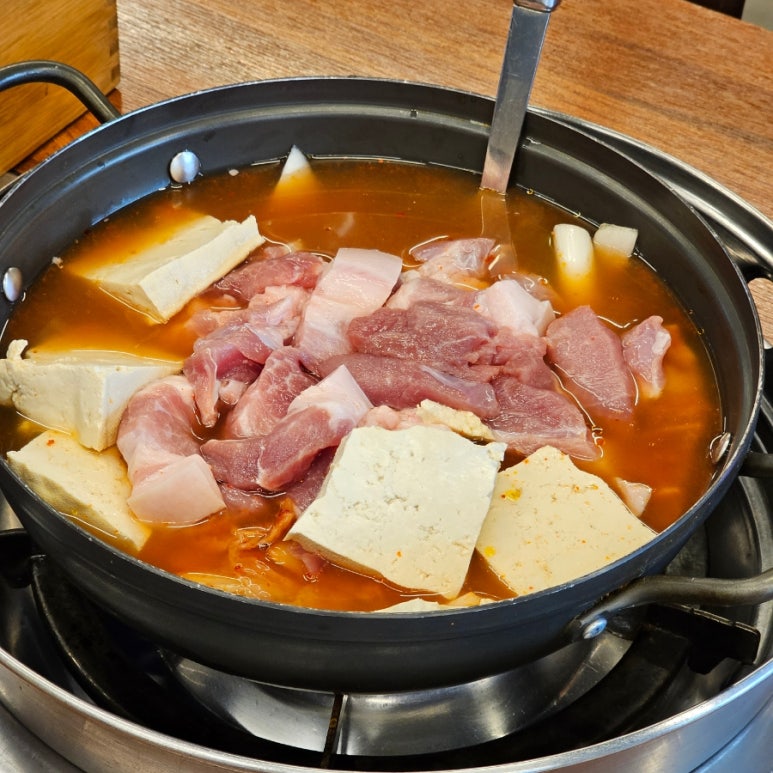 여유돼지X한양김치찌개 선정릉점 사진 6