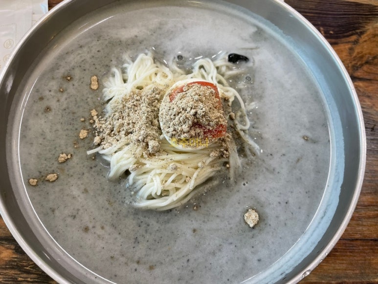 산아래보쌈，칼국수 이미지