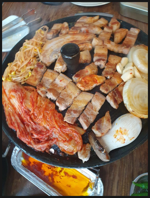 옛날솥뚜껑삼겹살 이미지