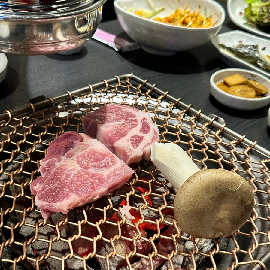 돈가참숯화로구이 이미지