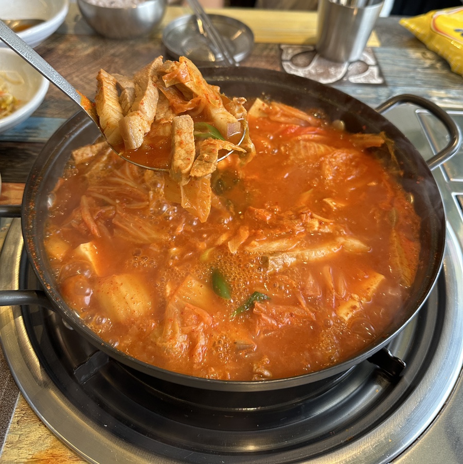 뚠뚠김치찌개 이미지