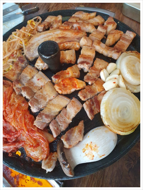 시골솥뚜껑삼겹살 이미지
