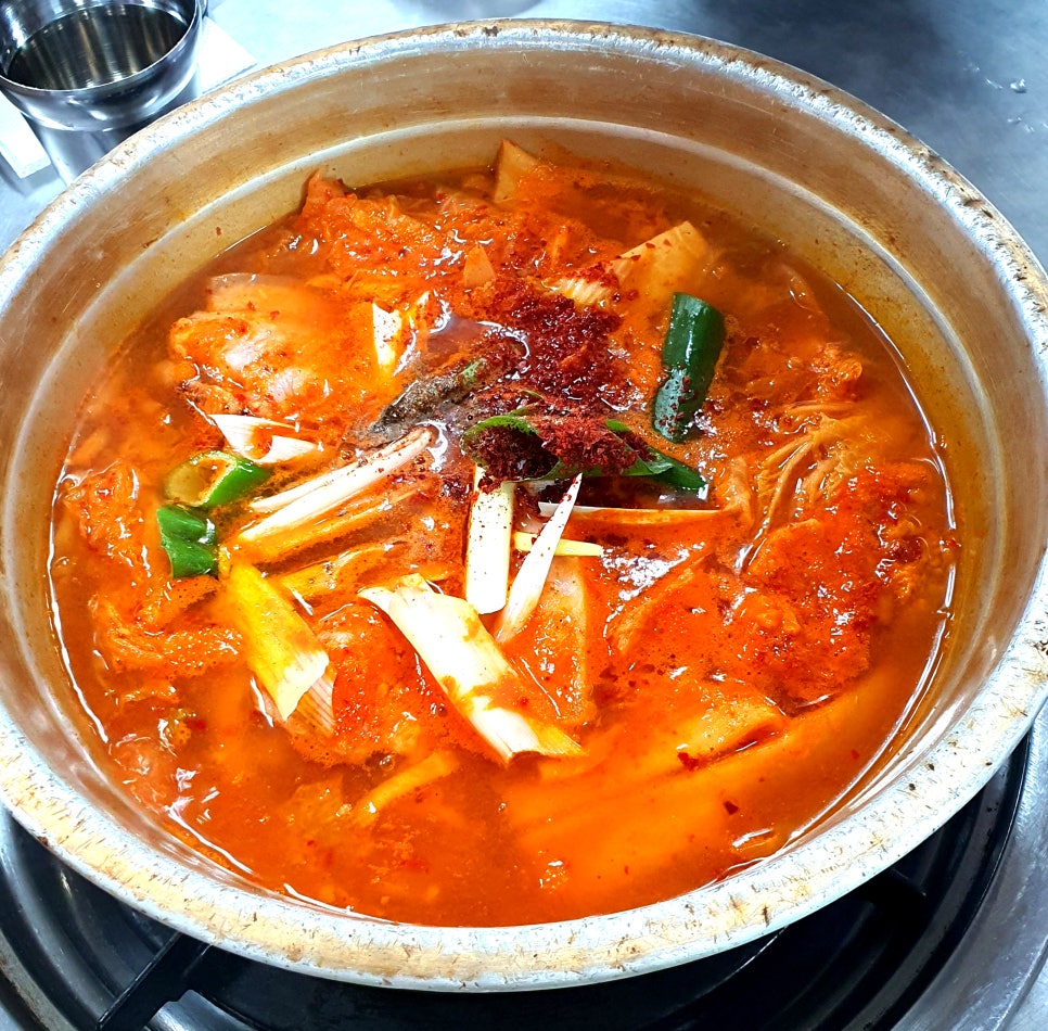 양푼이통돼지김치찌개 이미지
