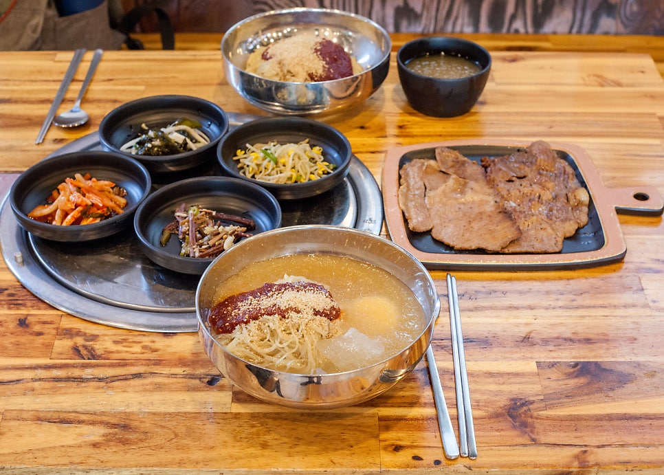 흑돼지꿀꿀이 이미지
