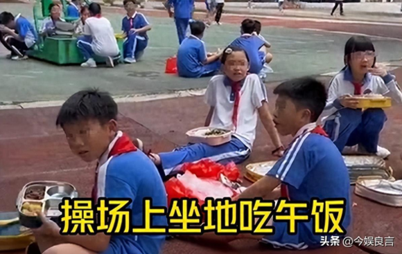학교급식 개미 이미지