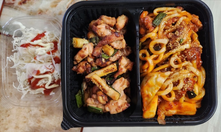 배무치숯불두마리치킨 이미지