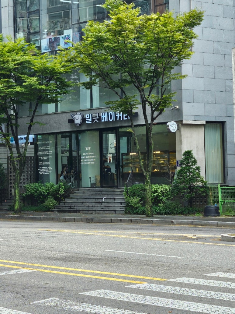 밀긋 베이커리 이미지