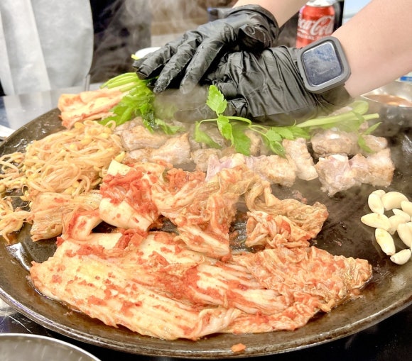 동두천솥뚜껑삼겹살탄현역점 이미지