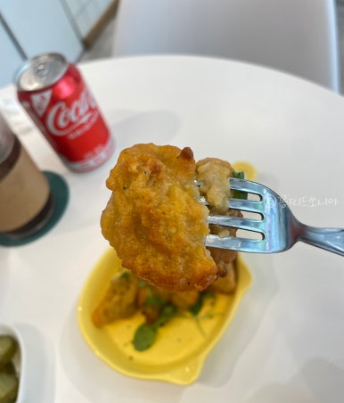 커피마시는파스타 이미지