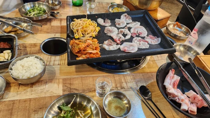 돈삼겹삼화점 이미지