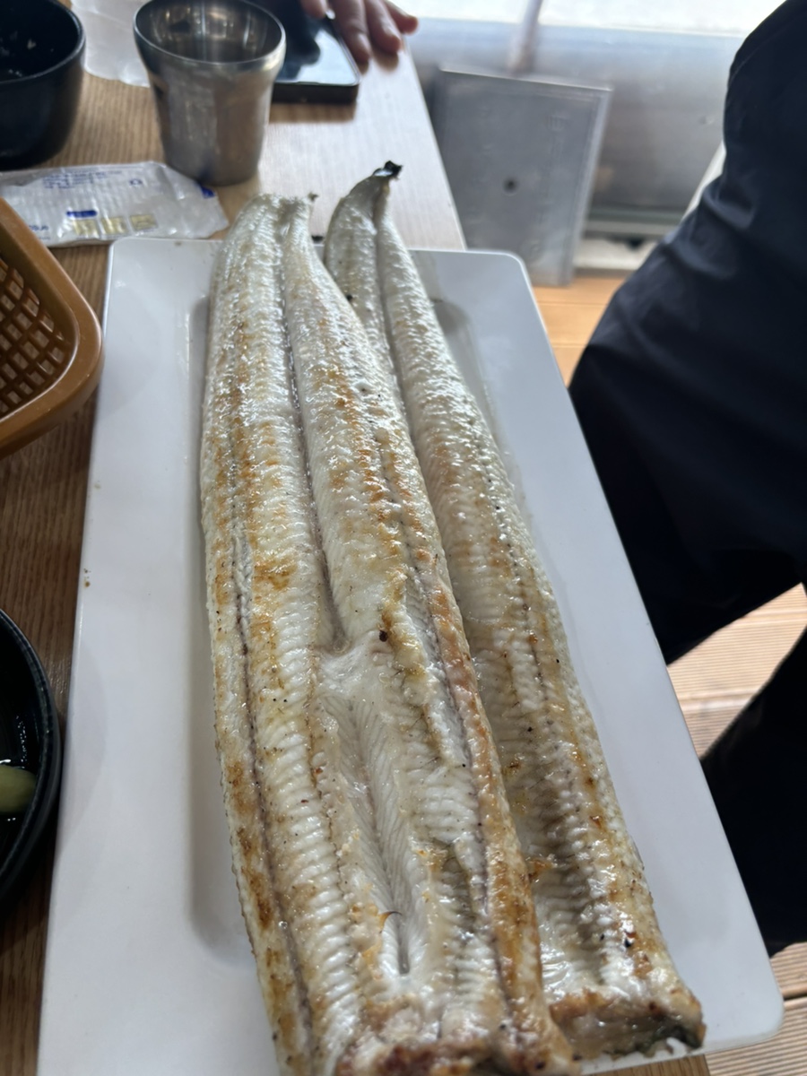 참숯불에꾸운닭앤꿈장어 이미지
