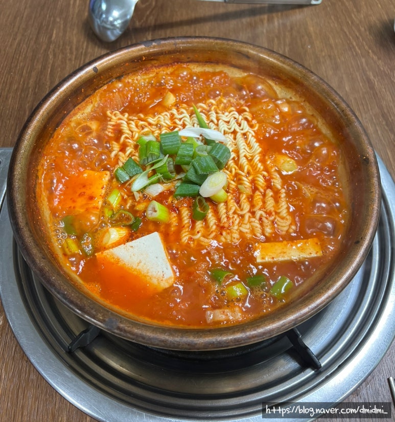 양푼생고기김치찌개 이미지